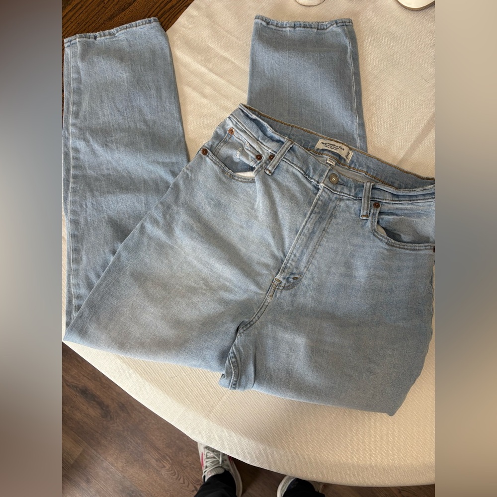 Abercrombie fitch Light Blue Denim Jeans
Ankle straight ultra high rise, 29/8L